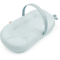 Done By Deer™ Babynest Mit Aktivitätsbogen Raffi Blau